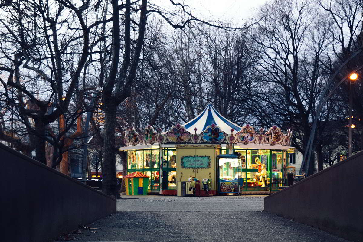 Visiting the old carousel of the city